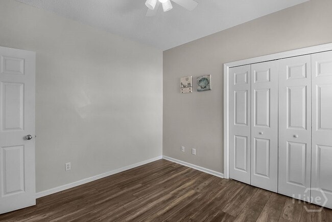 Building Photo - 201 Foxbury Square