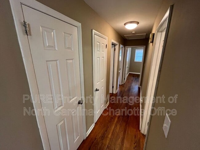 Building Photo - 4304 Wedgewood Dr
