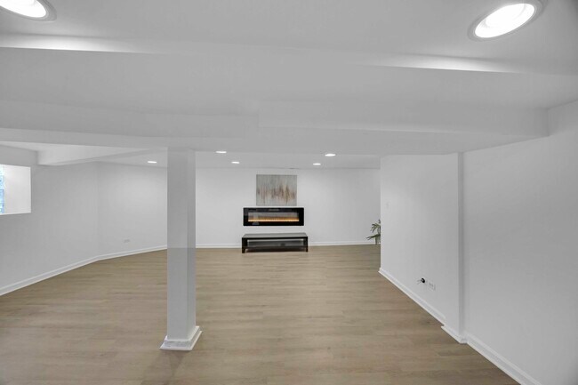 Building Photo - 8040 S Harvard Ave