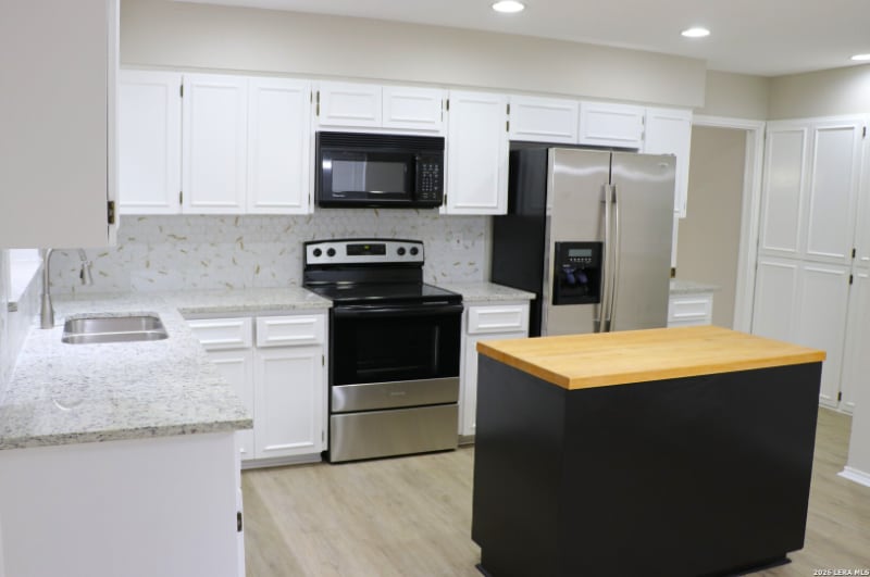 Building Photo - 13811 Brook Hollow Blvd