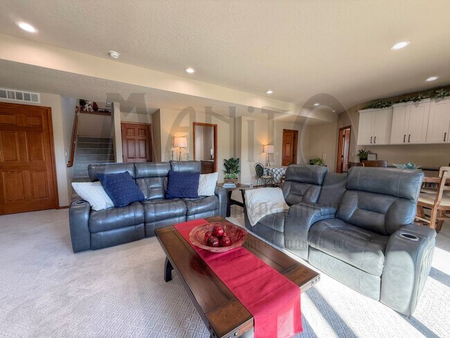 Building Photo - Stunning River Ridge Home With Spectacular Views