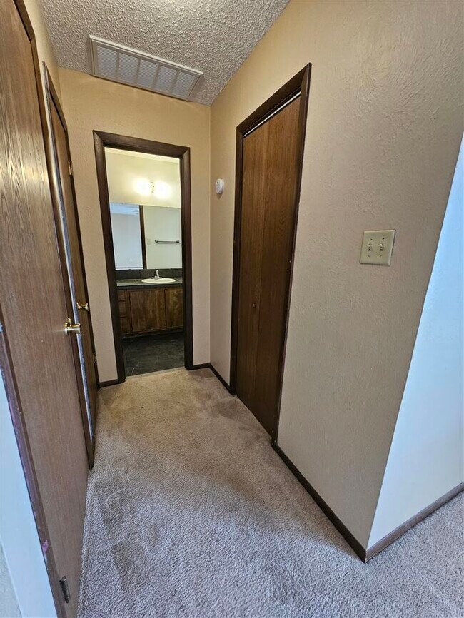 Building Photo - 1104 NW 52nd Cir