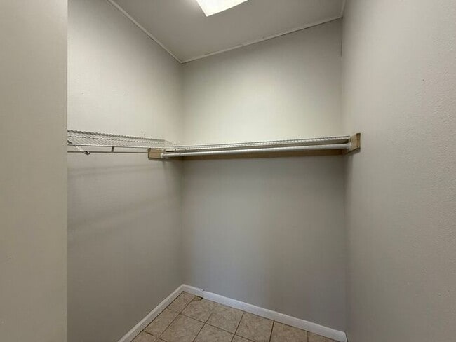 Building Photo - Gulf Breeze - 3 bedroom, 2 bathroom