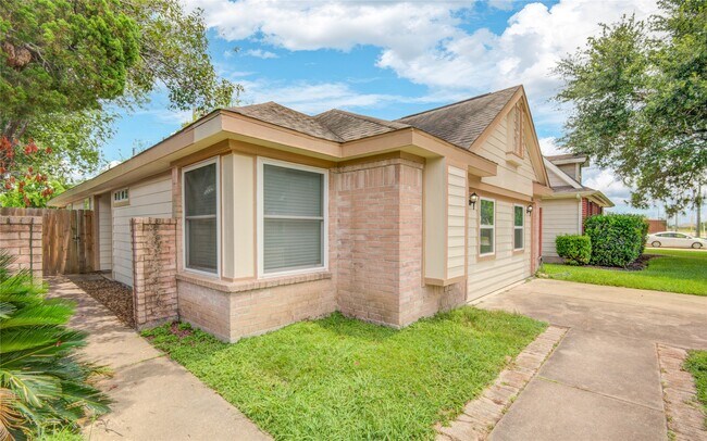 Building Photo - 5006 Westfield Village Dr