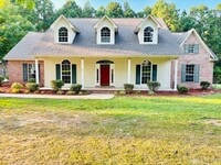 Building Photo - 5506 Oakwood Dr