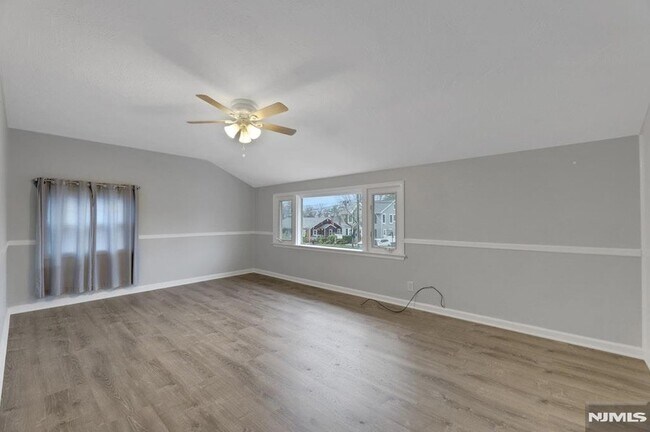 Building Photo - 95 Grove St