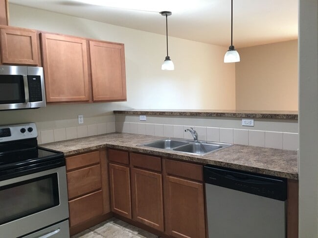 Building Photo - 3 Bedroom Duplex in SW Redmond