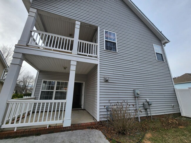 Building Photo - Charleston Style Home In Matthews