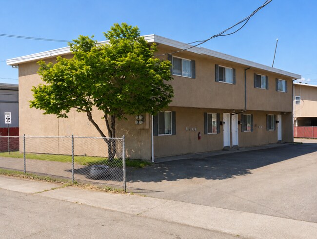 Building Photo - 703 Woodford Ave N