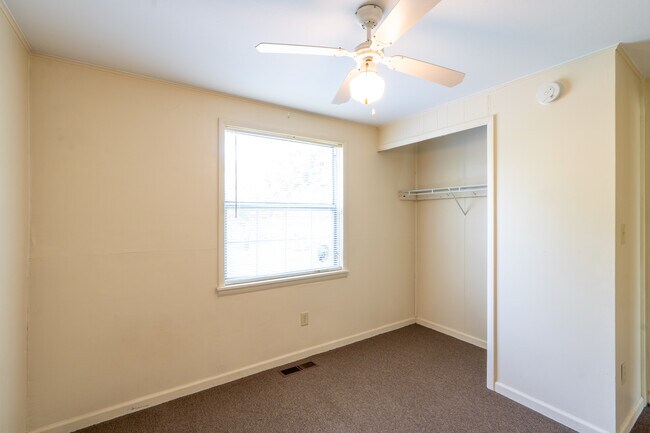 Building Photo - 2 Rorbach Ln