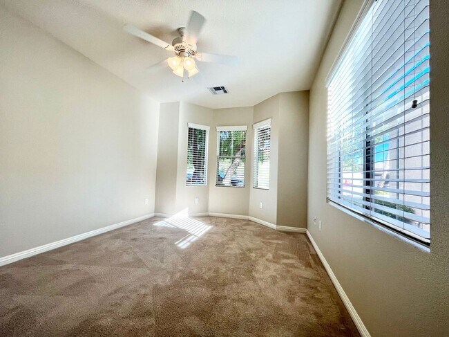 Building Photo - Age restricted 55+.charming one-story single-family house