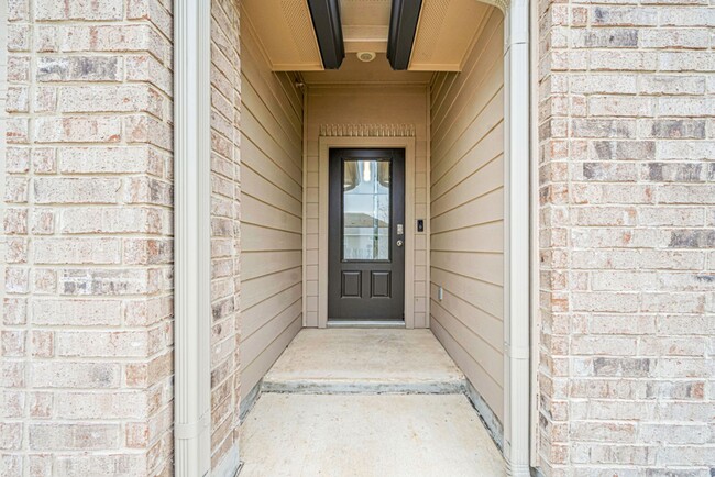 Building Photo - RED BIRD RANCH 3 BED 2 BATH  SINGLE STORY ...