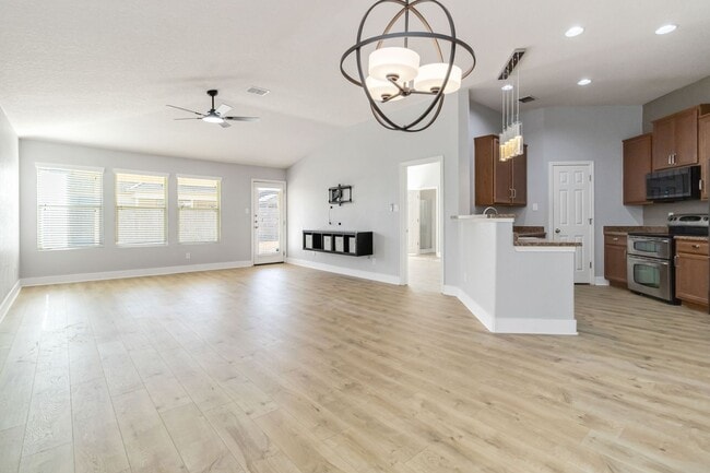 Building Photo - Gorgeous 3 bedroom, 2 bath home with a study near the Forum & Randolph AFB!