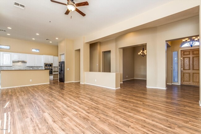 Building Photo - 951 W Orchard Ln