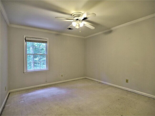 Building Photo - 2101 Mark Hall Ct NE