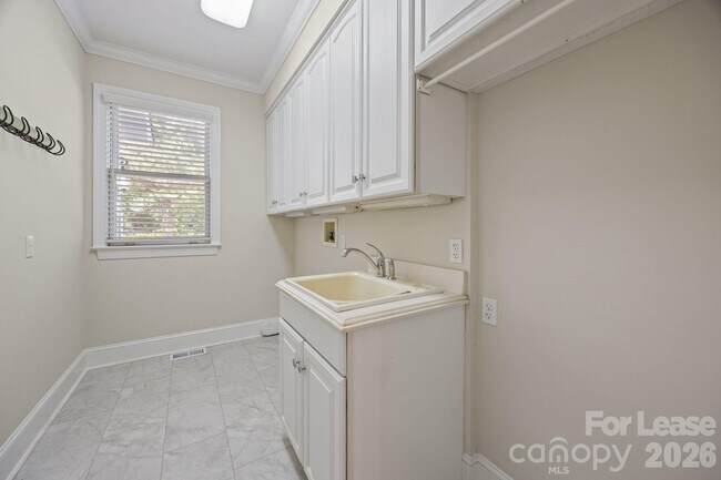Building Photo - 5109 McCallum Mdws Dr