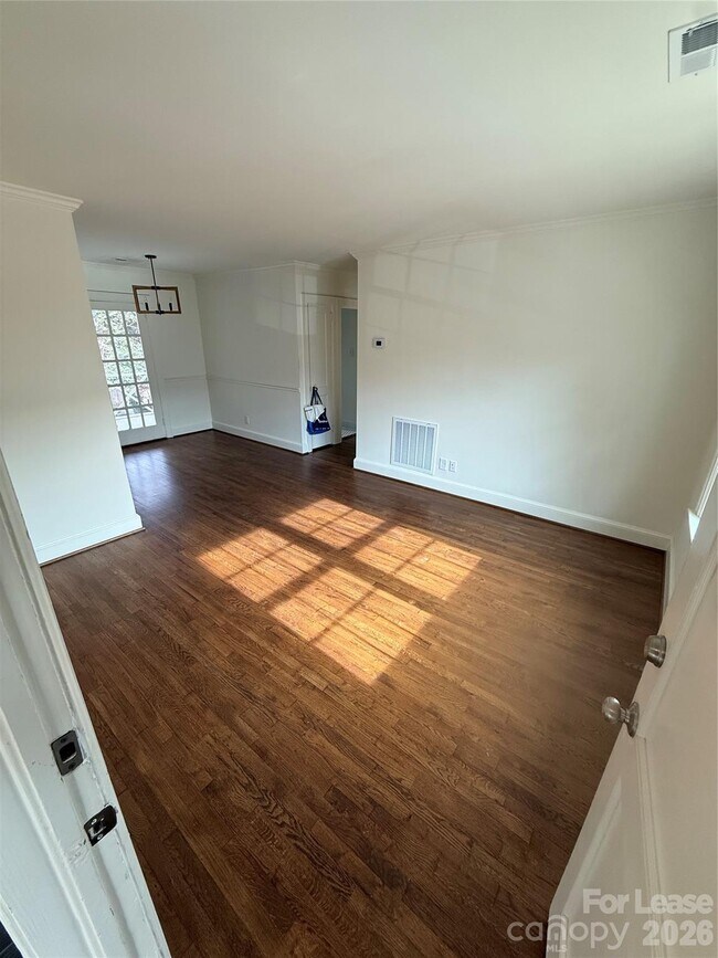 Building Photo - 2114 Brandon Cir