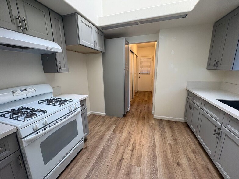 Building Photo - 3011 E 7th St