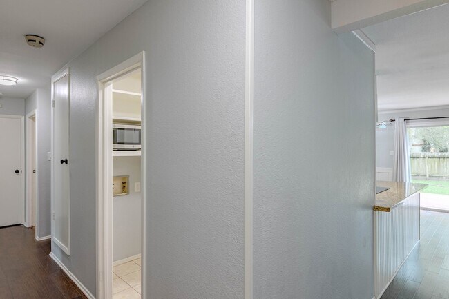 Building Photo - 6 Basal Briar Ct