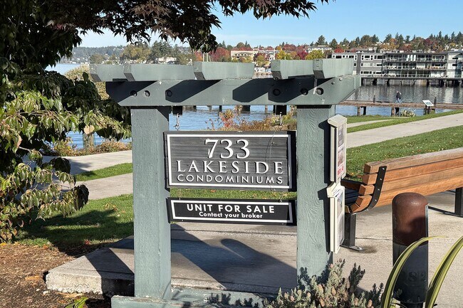 Building Photo - 2Bd/1.75Ba Kirkland Condo