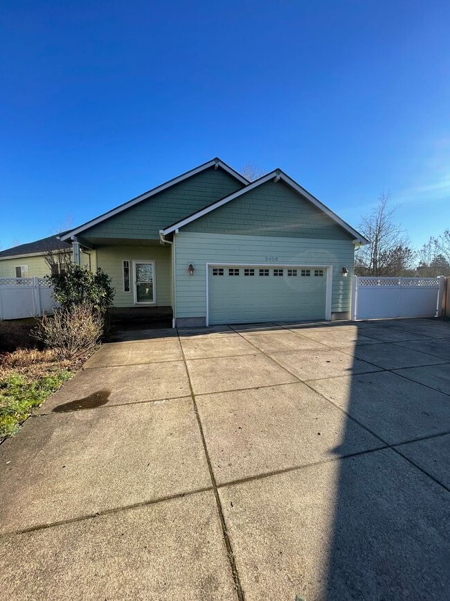Building Photo - 3 Bedroom Home in North Albany!