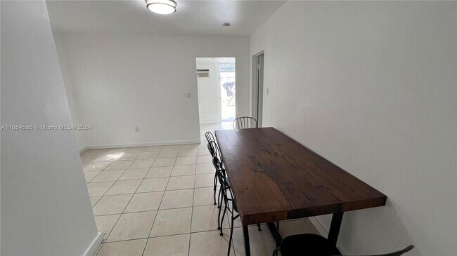 Building Photo - 113 NW 35th St