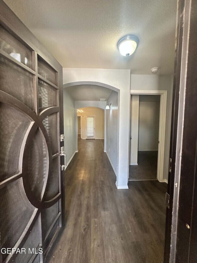 Building Photo - 720 Villa Romero Dr