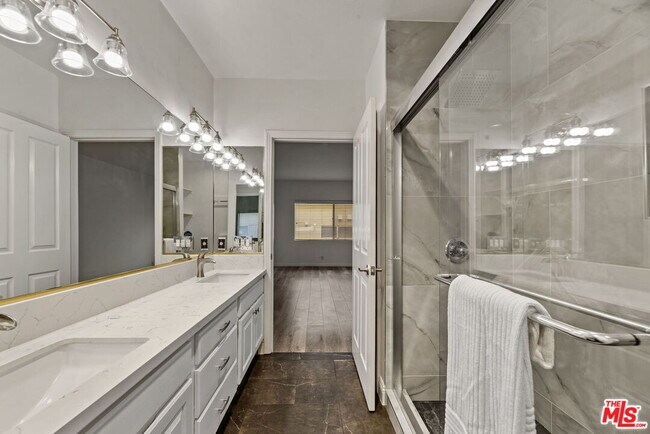 Building Photo - 1811 Manning Ave