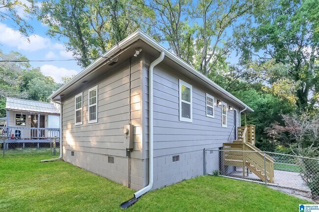 Building Photo - 1009 12th St