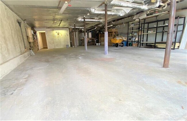 Building Photo - 47 Geraldine Dr SE