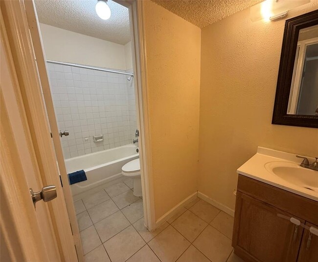Building Photo - 2120 El Paseo St