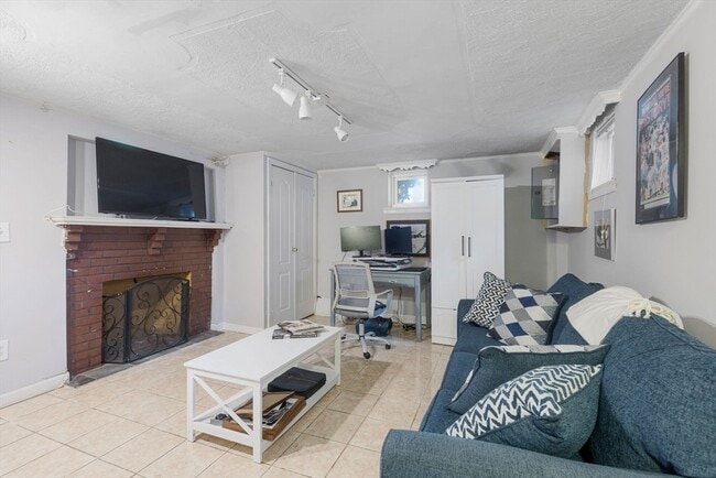 Building Photo - 20 Brae Rd