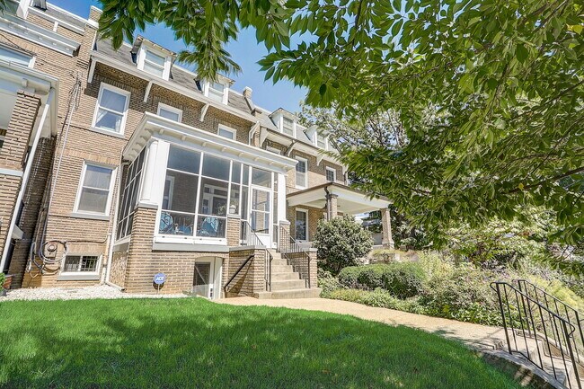 Building Photo - 1513 Allison St NW