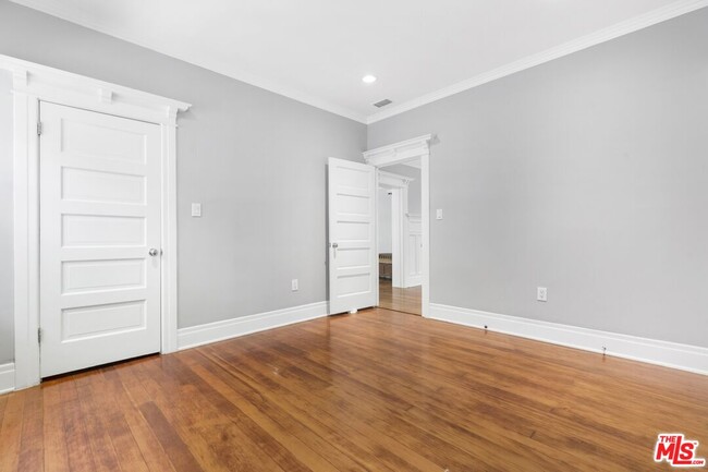Building Photo - 2230 W 30th St
