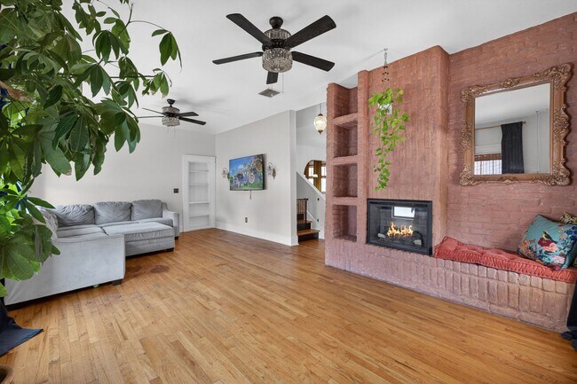 Building Photo - Stunning 4-bedroom home in Tampa! (Bonus room)