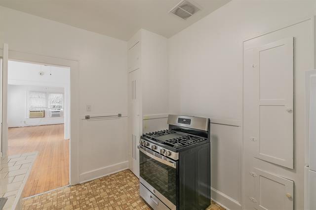 Building Photo - 3762 W 7th St