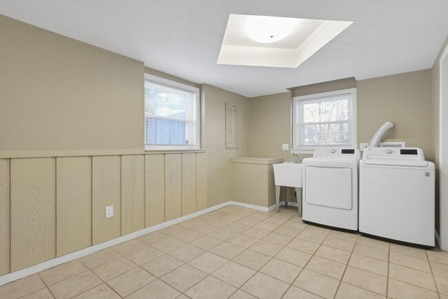 Building Photo - 2844 Wildwood Rd