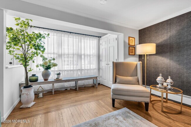 Building Photo - 115 10th Ave