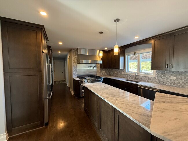 Building Photo - 551 83rd St