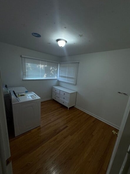 Building Photo - 972 Cardwell St