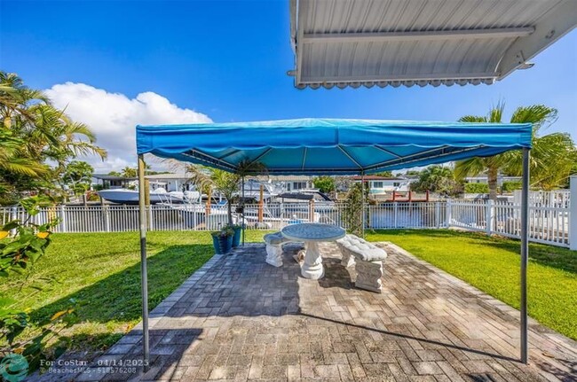 Building Photo - 1201 Avocado Isle