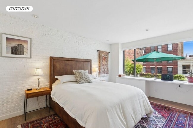 Building Photo - 77 Bleecker St