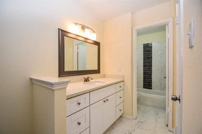 Building Photo - 2110 Whiteback Dr