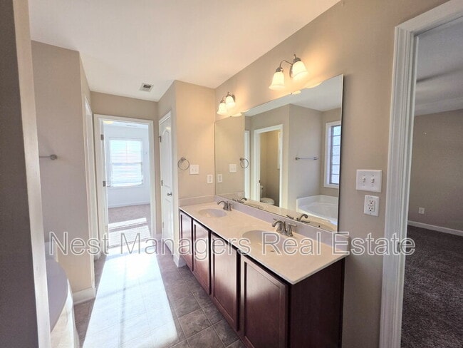 Building Photo - 389 Roanoke Dr