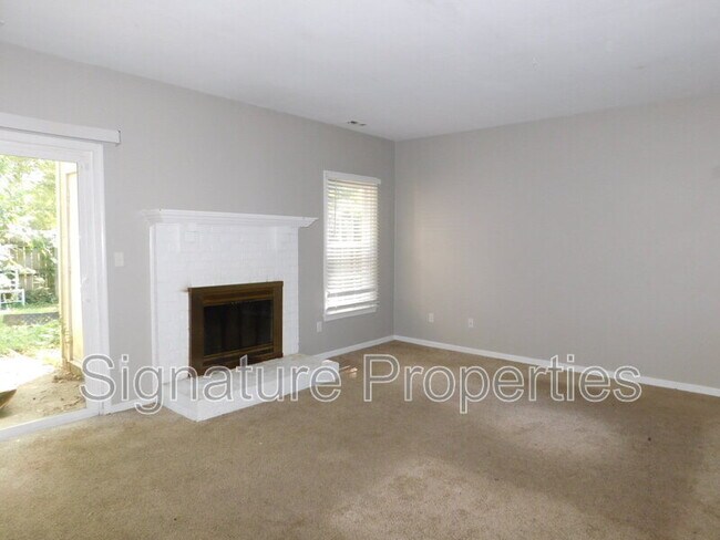 Building Photo - 5557 Old Guard Crescent