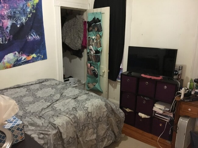 Building Photo - 162 Kelton St