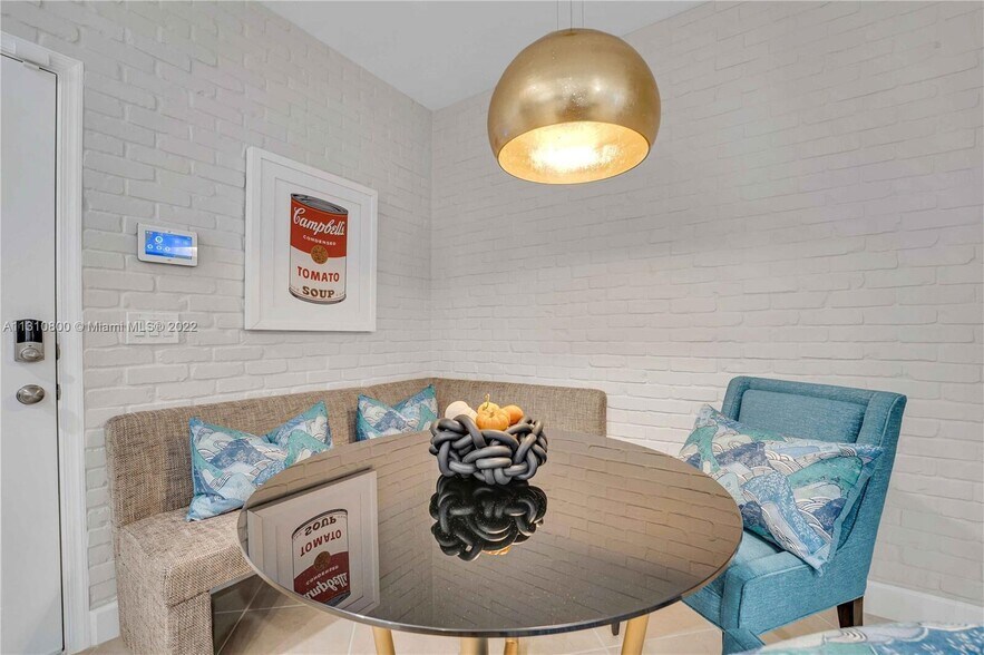 Building Photo - 2957 St Thomas Dr