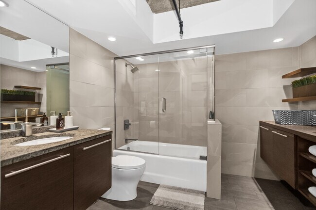 Building Photo - 1830 Ridge Ave