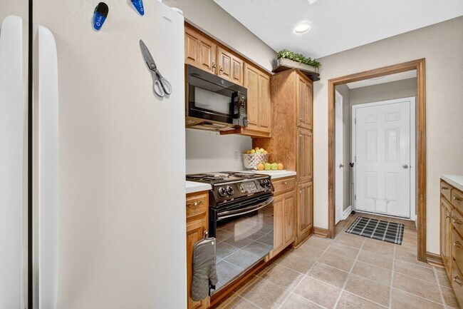 Building Photo - 3202 Tealwood Pl