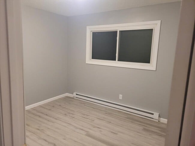 Building Photo - 1433 E Walnut St